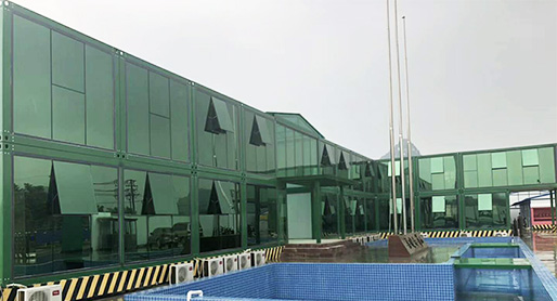 Edificios de oficinas de pared de vidrio casa de contenedor verde de lujo