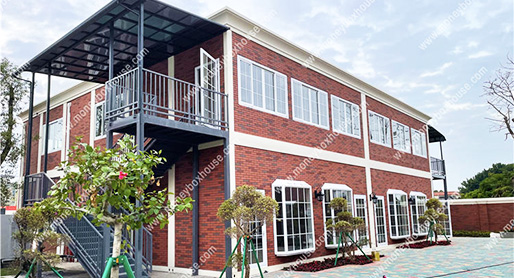 Qué edificio de escuela de contenedores perfecto